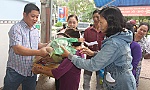 Quán ốc 283 tặng 100 phần quà cho người nghèo