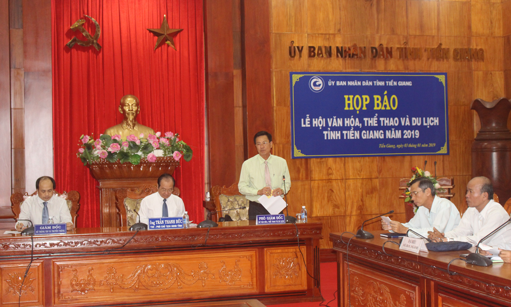 Quang cảnh buổi họp báo.