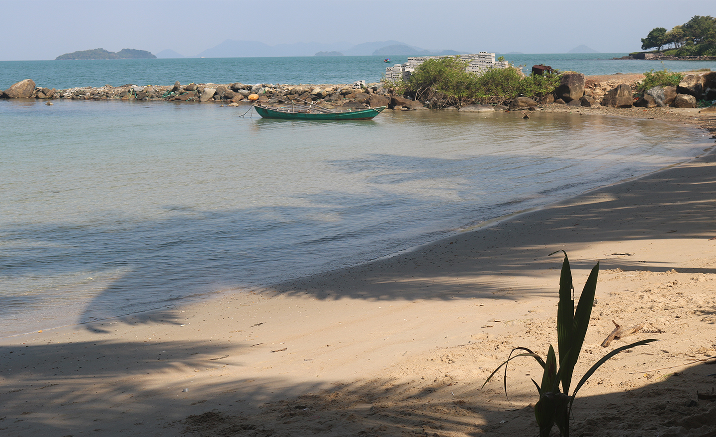 Bãi biển đẹp trên đảo Hòn Đốc.
