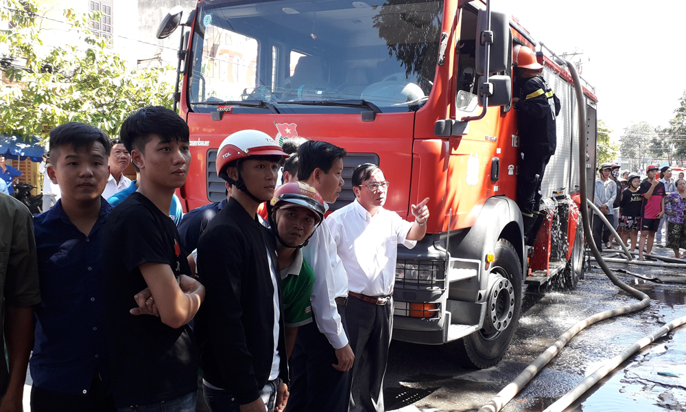 Phó Chủ tịch Ủy ban nhân dân tỉnh trực tiếp có mặt tại hiện trường.
