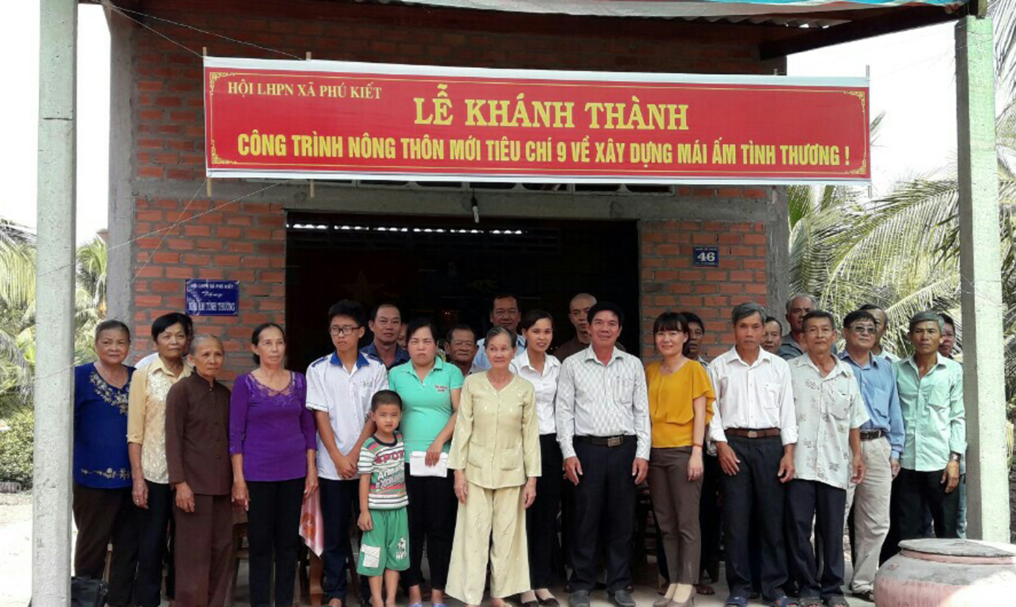 Bàn giao “Mái ấm tình thương” cho gia đình chị Lê Thị Bích Chiêu.