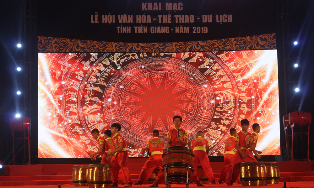 Tiết mục văn nghệ tại Lễ khai mạc.