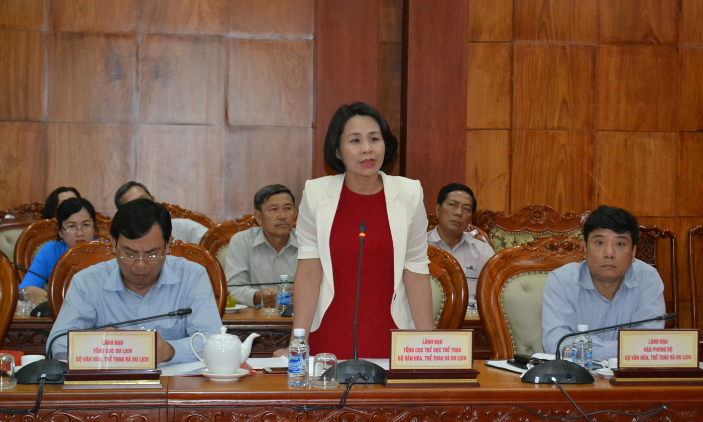 Thành viên Đoàn công tác phát biểu tại buổi làm việc