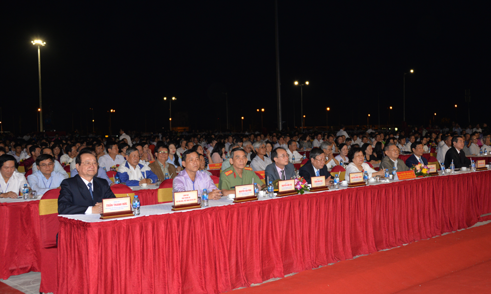 Các đại biểu tham dự Lễ khai mạc.