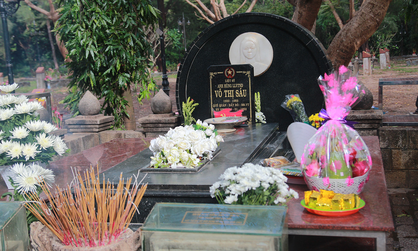 Mộ Anh hùng Lực lượng vũ trang nhân dân Võ Thị Sáu.