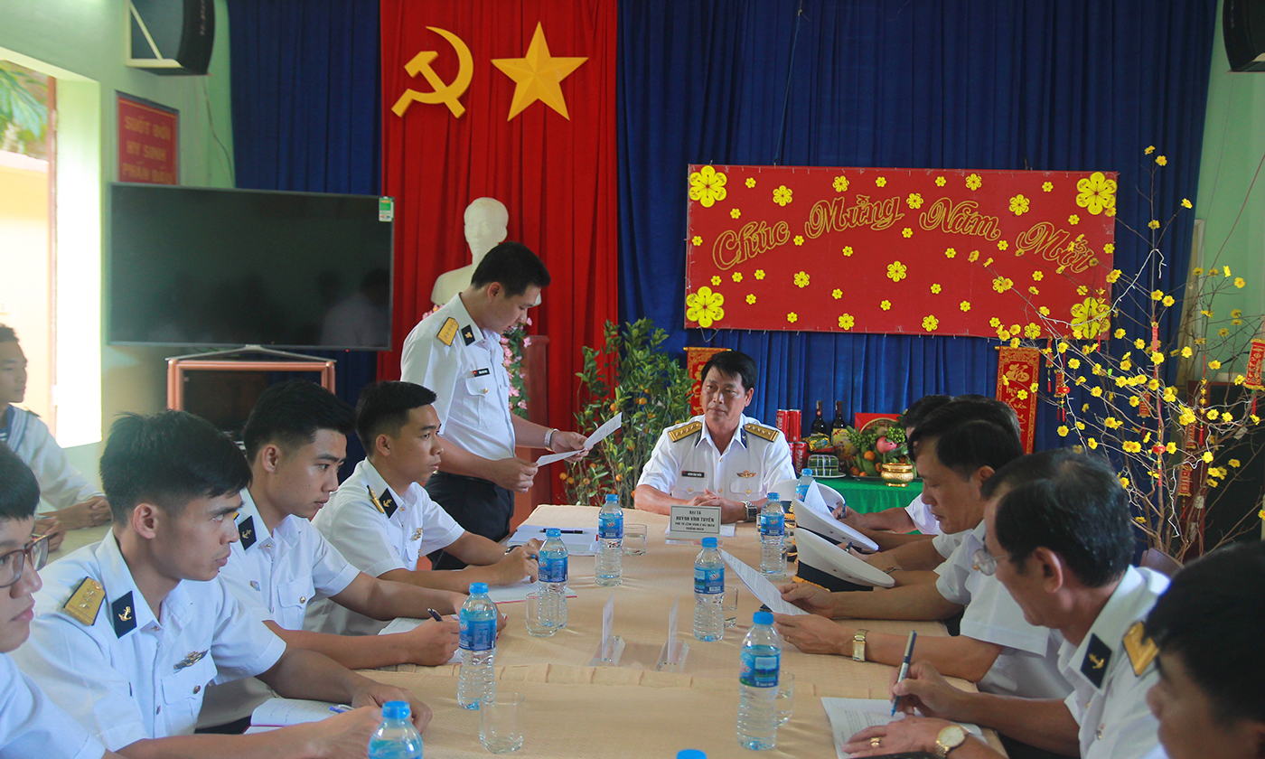 Đại úy Đồng Xuân Minh, Trạm trưởng Trạm Rađa 590 báo cáo công tác của đơn vị năm 2018.