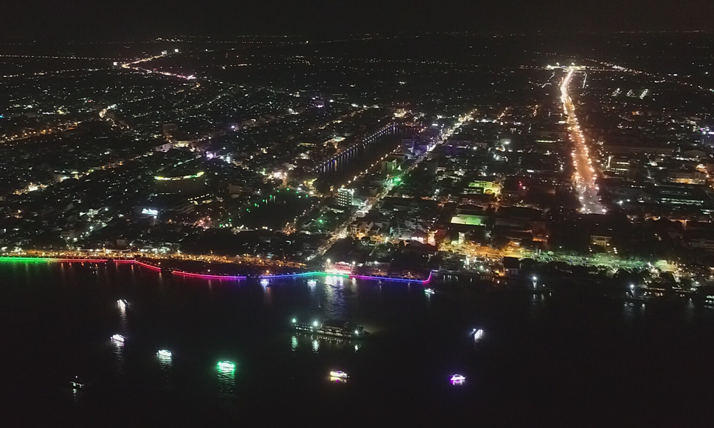 Biễu diễn thuyền hoa nhìn từ trên cao. Ảnh: Trần Liêm