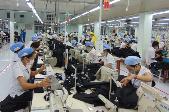 Nhiều DN trên địa bàn tỉnh đã công bố kế hoạch thưởng Tết Nguyên đán 2019 cho NLĐ. Ảnh: Hữu Nghị