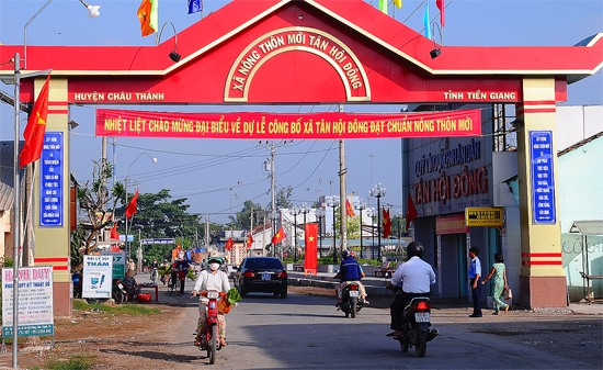 Tiếp theo các xã đã đạt chuẩn NTM, năm 2019 huyện Châu Thành phấn đấu có thêm 4 xã được công nhận đạt chuẩn NTM (ảnh chụp: Xã NTM Tân Hội Đông).