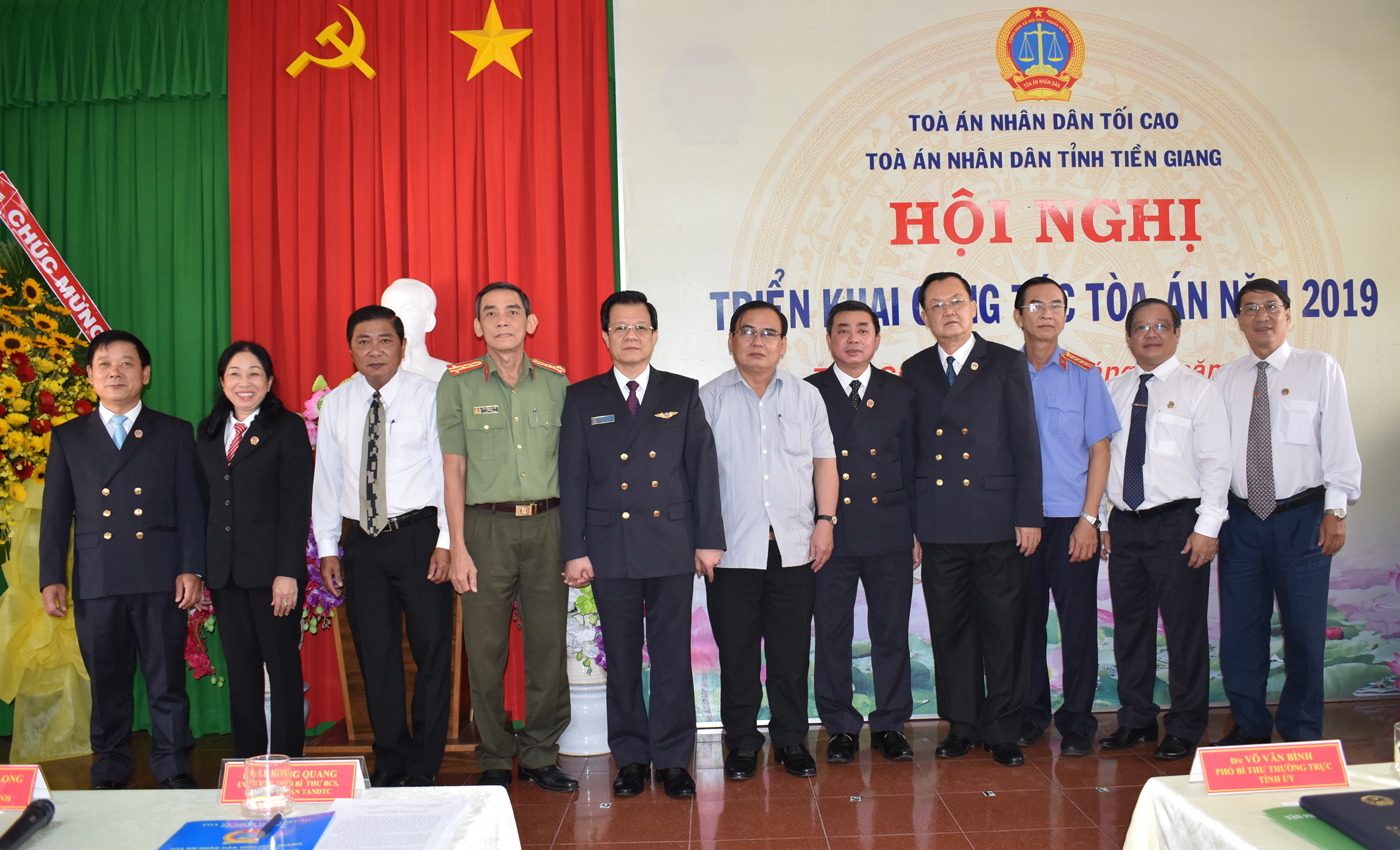 Lãnh đạo Toà án nhân dân tối cao, Tỉnh uỷ và đại biểu chụp ảnh lưu niệm