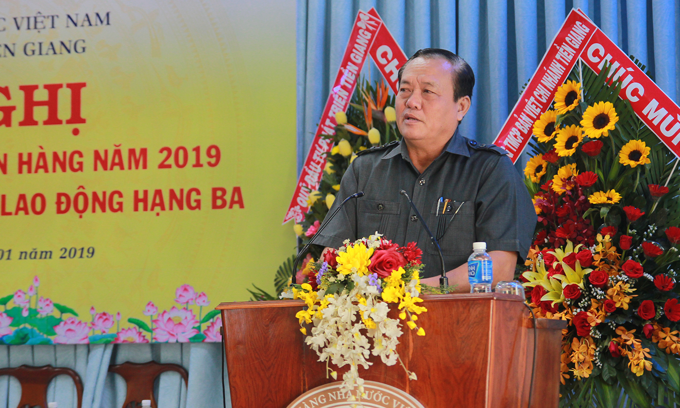 Phó Chủ tịch UBND tỉnh Lê Văn Nghĩa phát biểu tại hội nghị.