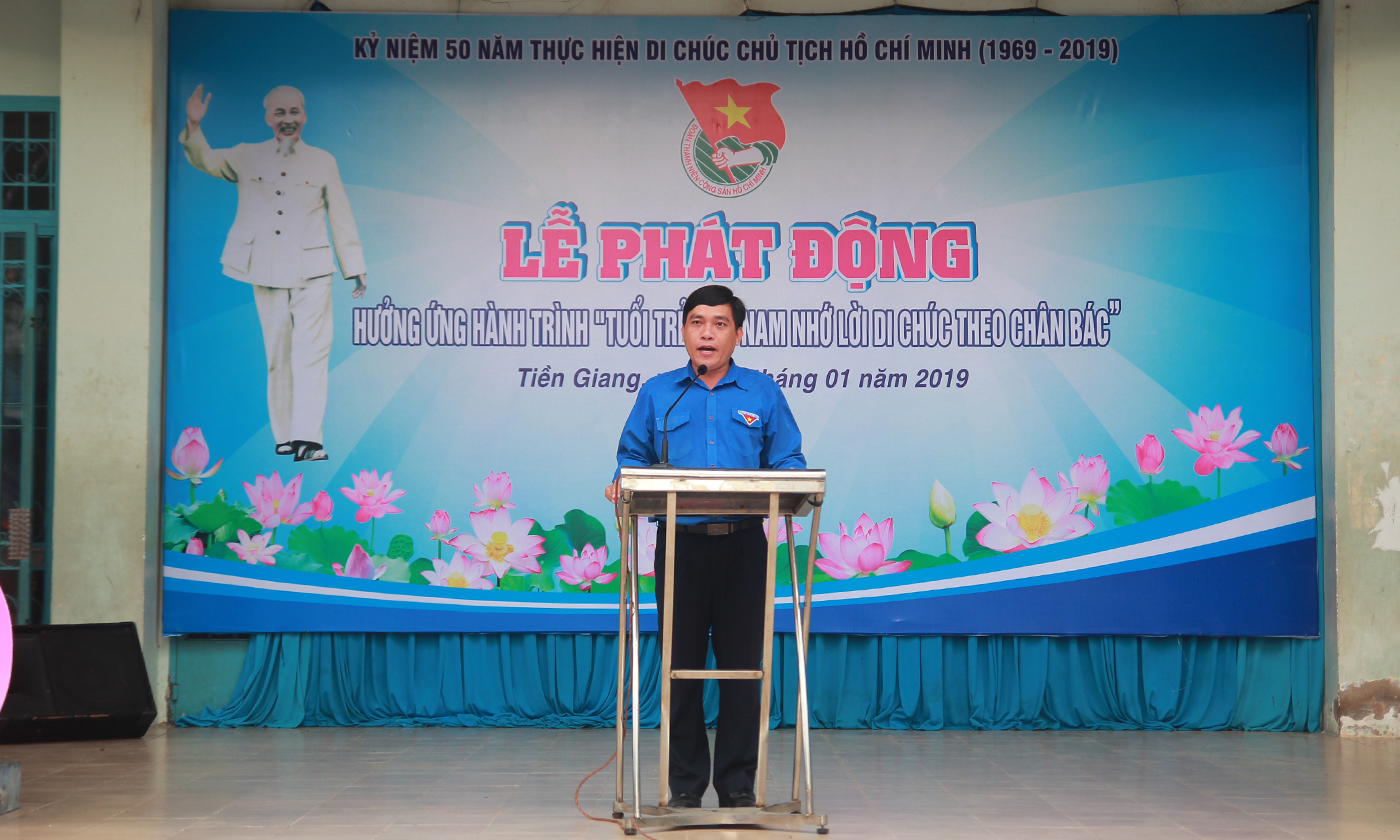 Phó Bí thư Tỉnh đoàn Huỳnh Quang Thái phát động đợt thi đua tại buổi lễ.