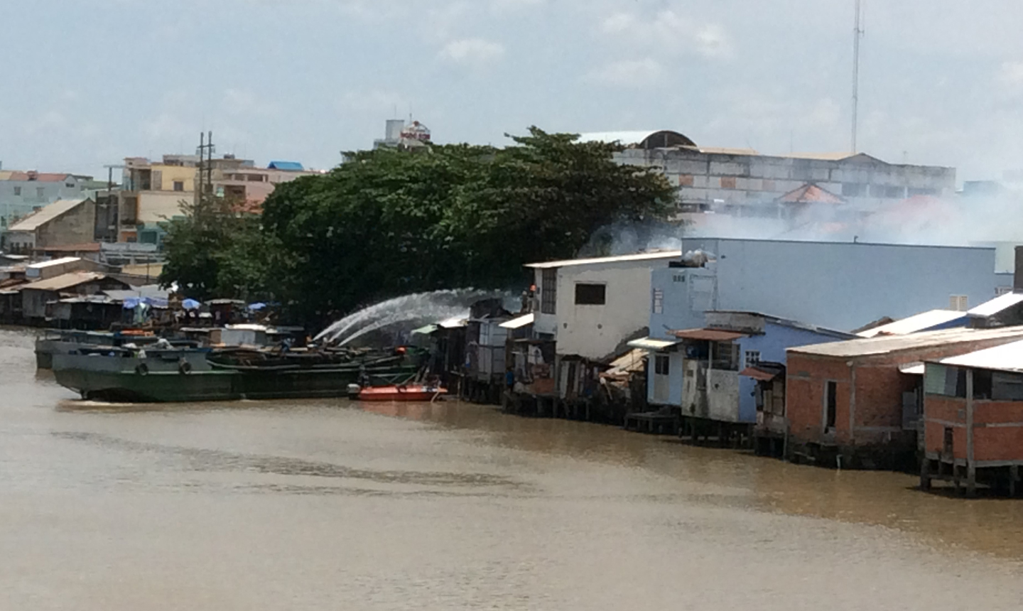 Một vụ cháy xảy ra tại nhà kho chứa nhiều vật liệu dễ cháy trên địa bàn phường 7, TP. Mỹ Tho.