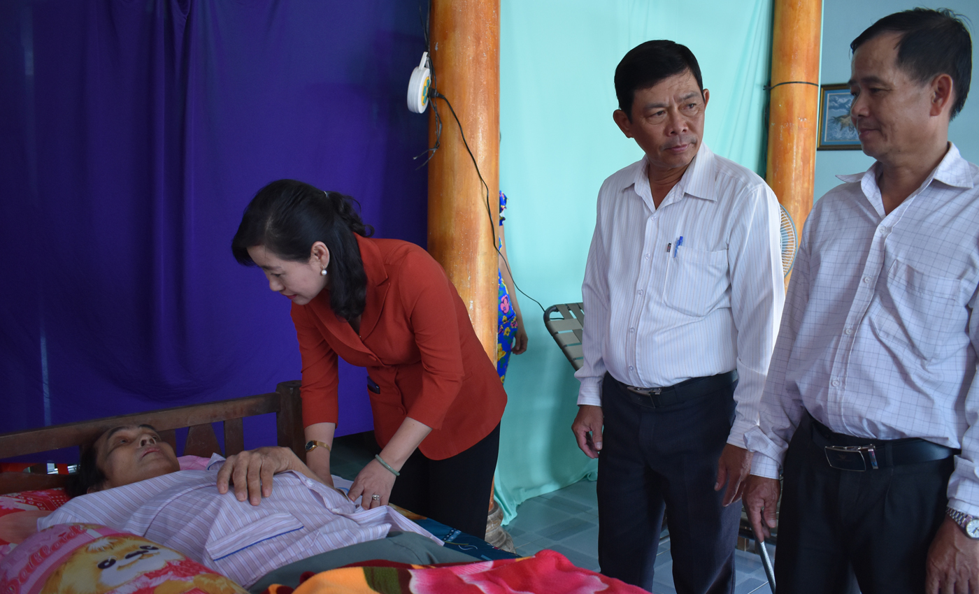 Đoàn thăm, chúc tếtthương binh Trần Tri Phương