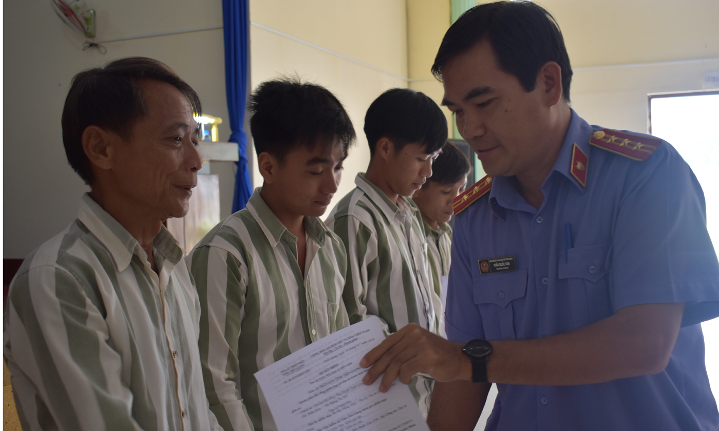 Trao quyết định tha tù trước thời hạn có điều kiện và giảm thời hạn chấp hành án phạt tù cho các phạm nhân