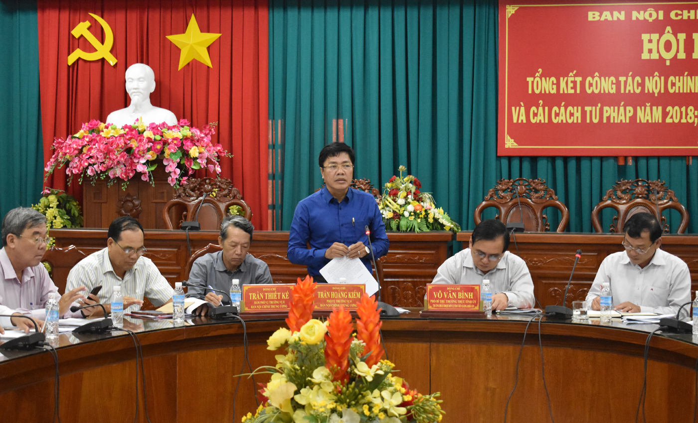 Đồng chí Trần Hoàng Kiếm phát biểu tại hội nghị