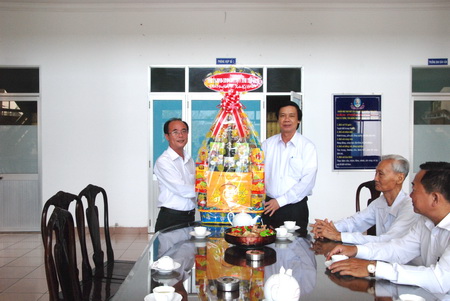 Bí thư Tỉnh ủy Nguyễn Văn Danh chúc Tết Thị ủy Cai Lậy