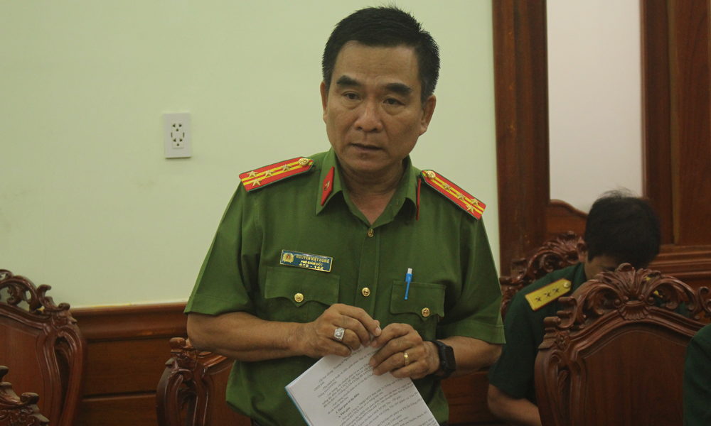 Đại tá Nguyễn Việt Hùng, Phó Giám đốc Công an tỉnh phát biểu tại buổi làm việc.