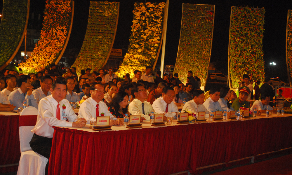 Các đại biểu tham dự Lễ Khai mạc.