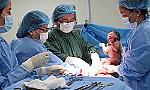 Bé gái nặng 2,7 kg: Công dân đầu tiên của Tiền Giang năm Kỷ Hợi