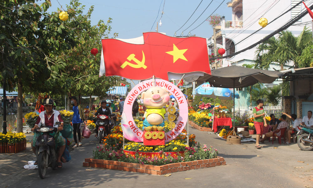 Đường hoa ở huyện Gò Công Tây.