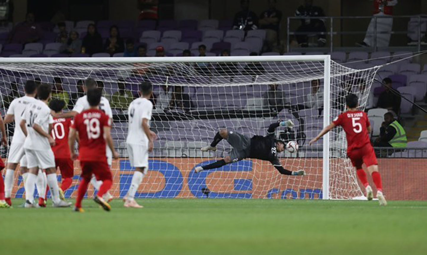 Siêu phẩm của Quang Hải vào lưới Yemen. (Nguồn: AFC)