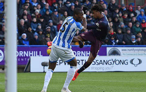 Pha làm bàn ngẫu hứng của Iwobi. Ảnh : bongdaplus
