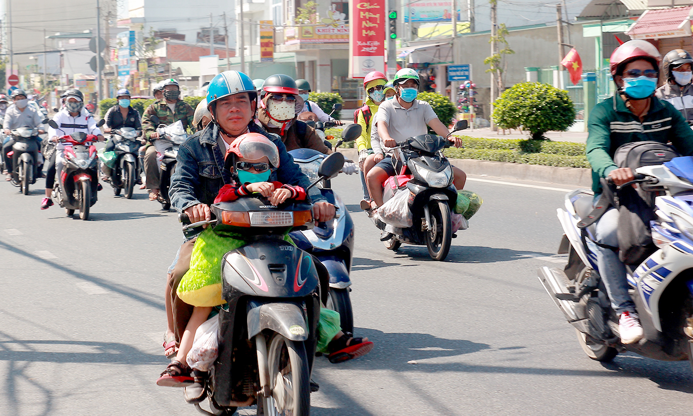 Người dân đa phần đều chở hành lý trở về TP. Hồ Chí Minh để chuẩn bị làm việc và học tập.
