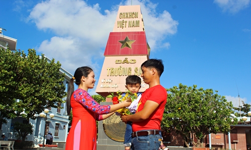 Mùa xuân nơi biển đảo thật đặc biệt với nhiều cung bậc cảm xúc, nhưng điều đọng lại sau cùng vẫn là dư vị ngọt ngào của ngày Tết cổ truyền của dân tộc Việt Nam.