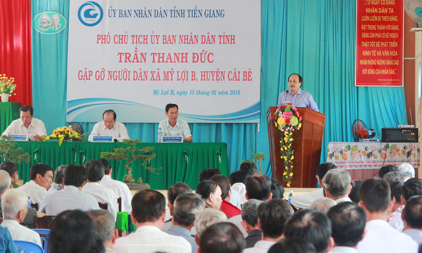 Lãnh đạo Sở Thông tin và Truyền thông giải đáp ý kiến của người dân.