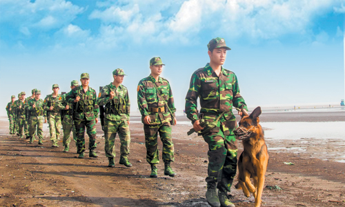 Tuần tra trên biển. Ảnh: Văn Thảo