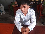Bắt thanh niên phát tờ rơi quảng cáo 