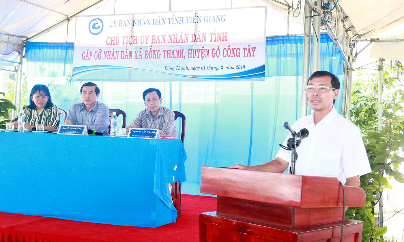 Lạnh đạo các sở, ngành trả lời các ý kiến người dân.