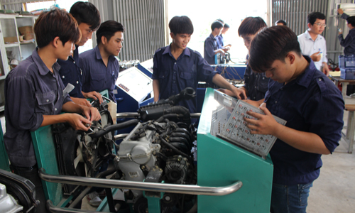 trong năm 2019, các trường đại học, cao đẳng, trung cấp nghề trên địa bàn tỉnh sẽ tuyển sinh 12.090 chỉ tiêu cho các bậc đào tạo nghề.