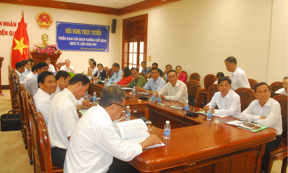 Các đại biểu tham dự hội nghị trực tuyến sáng 4-3.