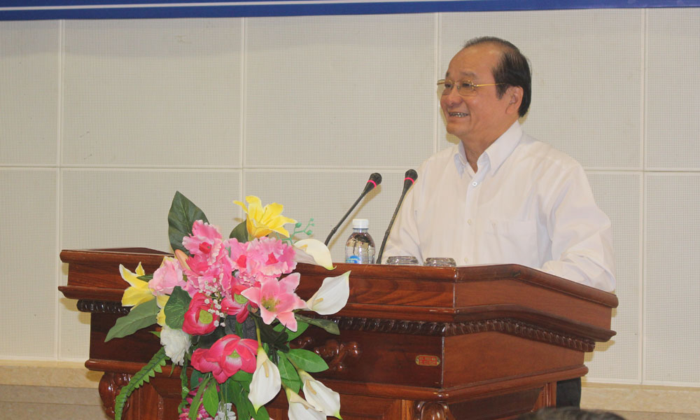 Phó Chủ tịch UBND tỉnh Trần Thanh Đức phát biểu tại hội nghị.