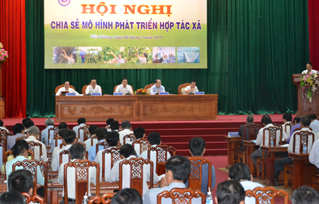 Các đại biểu tham dự hội nghị.