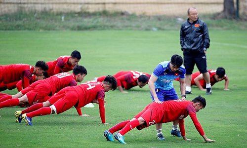Các cầu thủ của Hà Nội đã lên tuyển trong buổi tập sáng 7-3. Ảnh: MINH HOÀNG