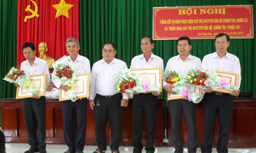 Huyện ủy Gò Công Tây tuyên dương các tập thể, cá nhân có thành tích xuất sắc qua 2 năm thực hiện Chỉ thị 05 của Bộ Chính trị.