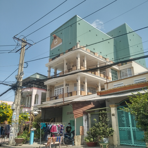 Hộ bà Phước xây nhà nuôi yến trái phép, đưa vào sử dụng  hơn 4 tháng nay, nhưng chưa được xử lý.