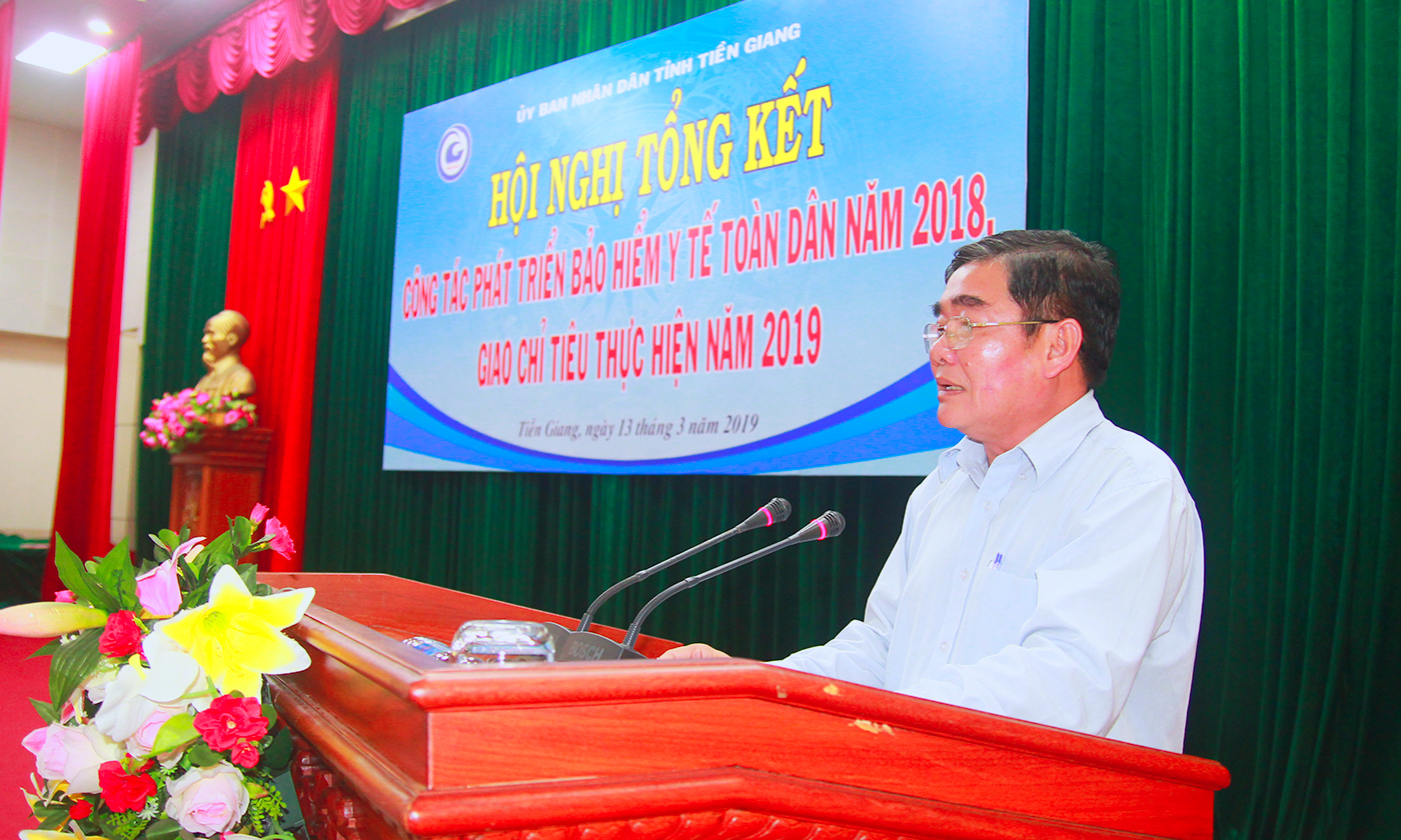 Giám đốc Sở Giáo dục và Đào tạo Nguyễn Hồng Oanh phát biểu, trao đổi tại hội nghị.