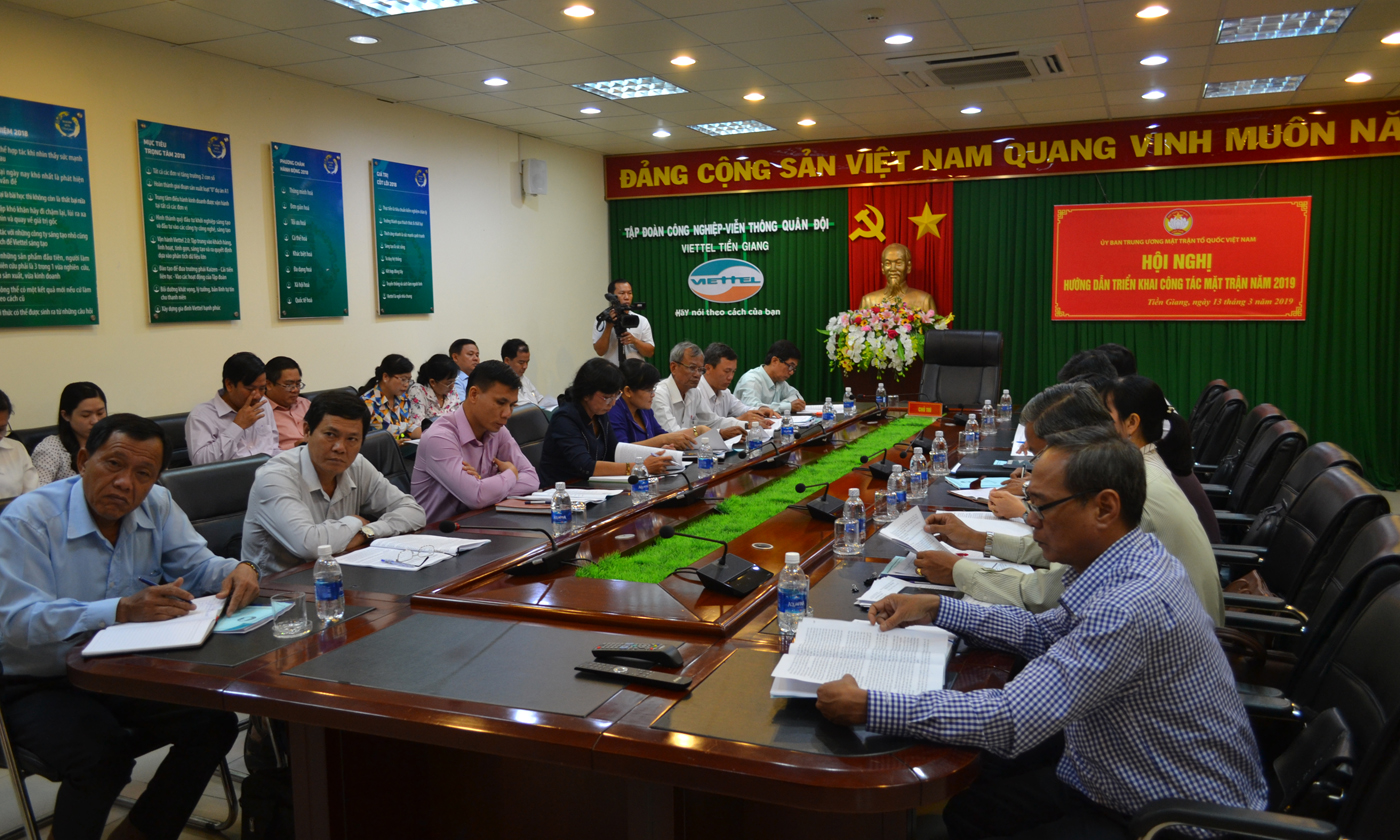 Quang cảnh tại điểm cầu Tiền Giang