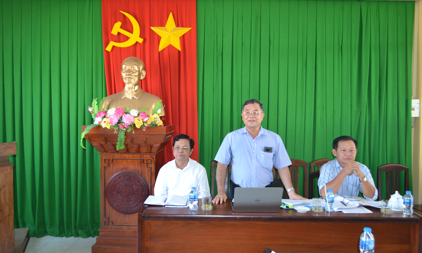 Phó Chủ tịch HĐND tỉnh Phạm Văn Bảy phát biểu tại buổi làm việc với UBND huyện Châu Thành