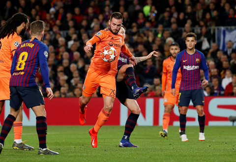 Tousart gỡ 1-2 cho Lyon ở phút 58