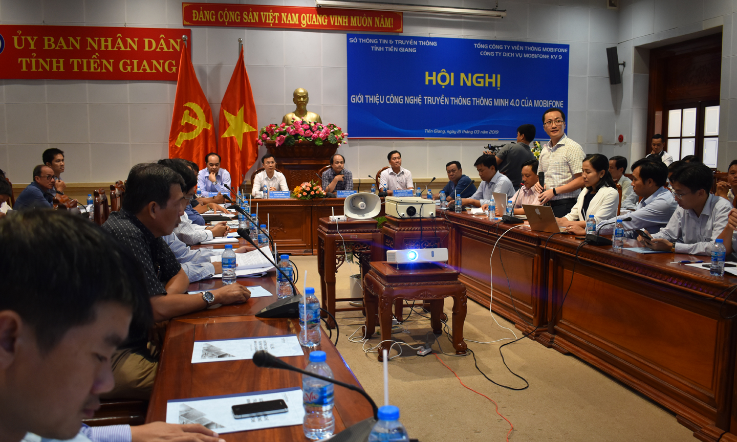 Quang cảnh buổi giới thiệu công nghệ truyền thông thông minh.