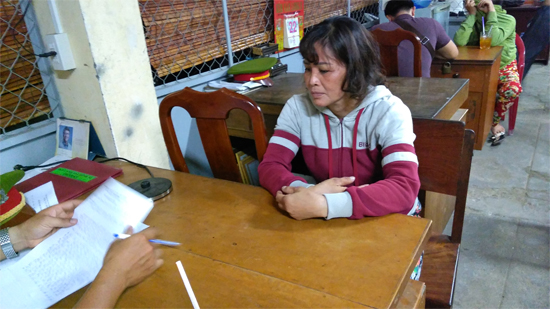 Các con bạc tại cơ quan công an.
