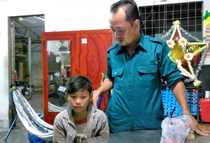 Cháu Nguyễn Văn Phương hiện đang không biết đường về nhà.