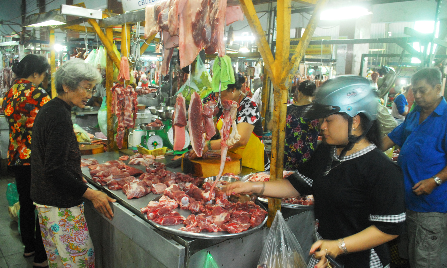 Nhiều người tiêu dùng vẫn lựa chọn nguồn thịt heo an toàn.