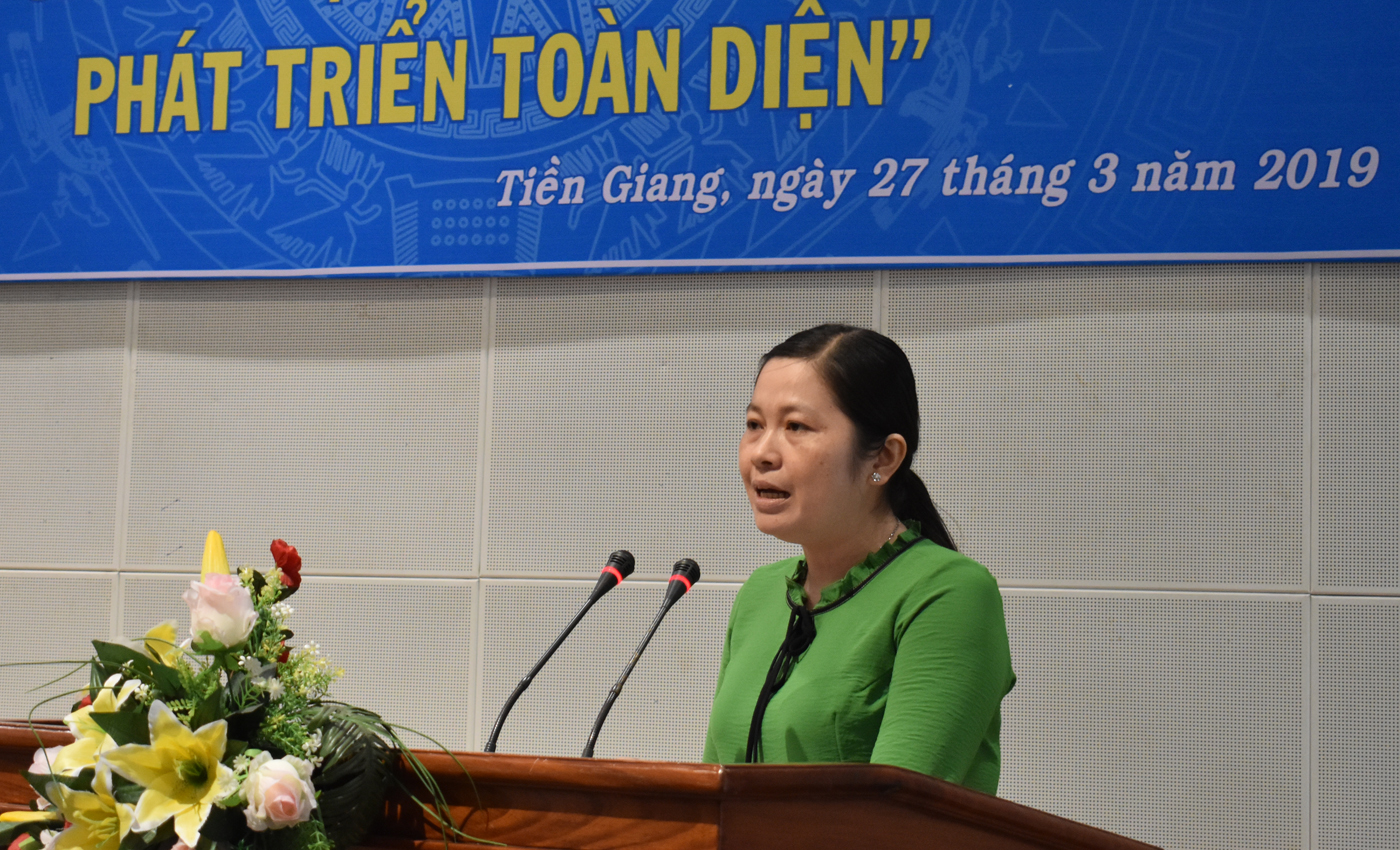 Đại biểu phát biểu tham luận