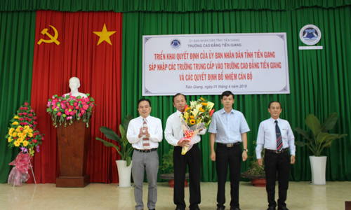 Ban Giám hiệu Trường Cao đẳng Tiền Giang. 
